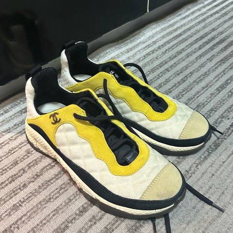 Chanel/香奈兒 麂皮黑黃拼接格菱紋雙C運動鞋38碼