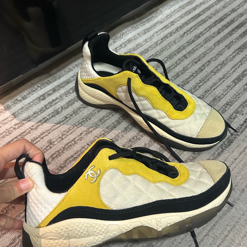 Chanel/香奈兒 麂皮黑黃拼接格菱紋雙C運動鞋38碼-1