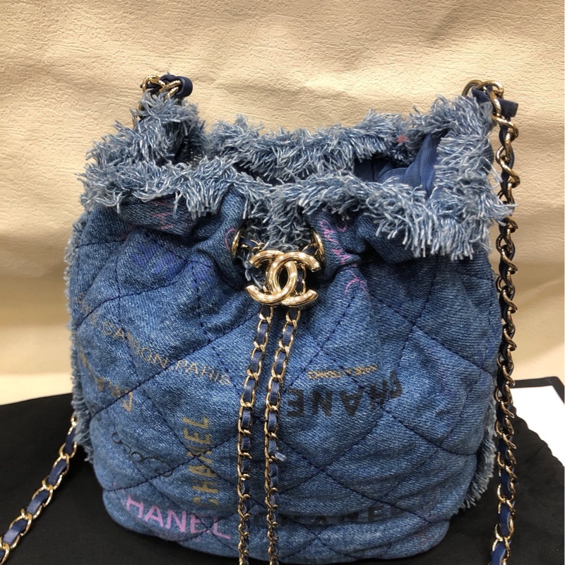 Chanel香奈儿 浅蓝色牛仔丹宁涂鸦水桶包 芯片款-2