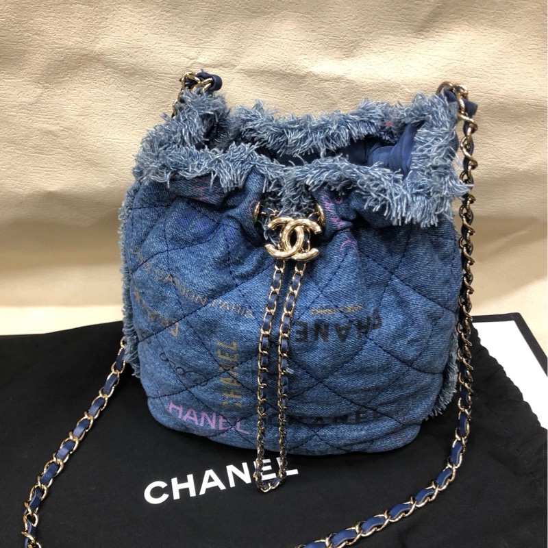 Chanel香奈儿 浅蓝色牛仔丹宁涂鸦水桶包 芯片款-4