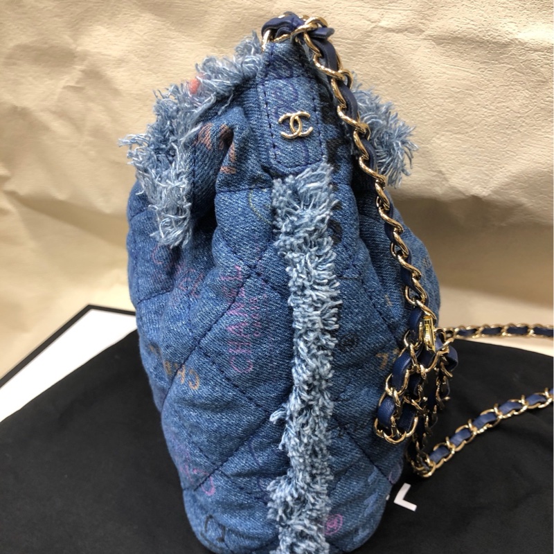 Chanel香奈儿 浅蓝色牛仔丹宁涂鸦水桶包 芯片款-7