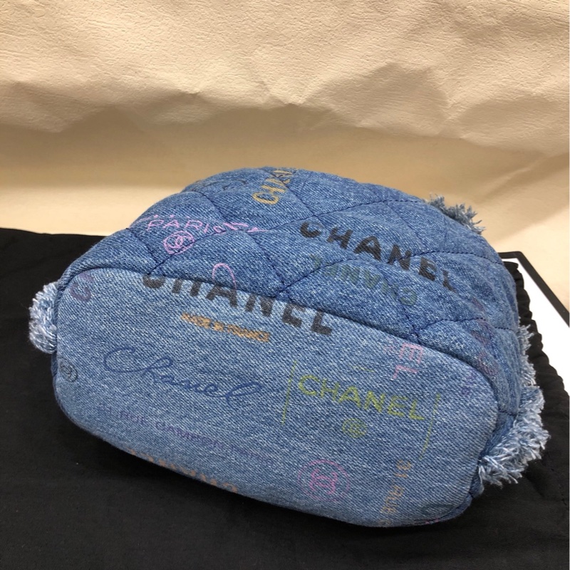 Chanel香奈儿 浅蓝色牛仔丹宁涂鸦水桶包 芯片款-8