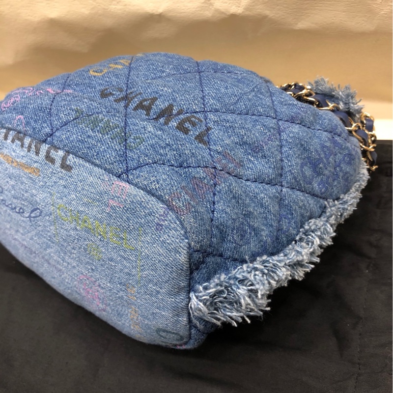 Chanel香奈儿 浅蓝色牛仔丹宁涂鸦水桶包 芯片款-9