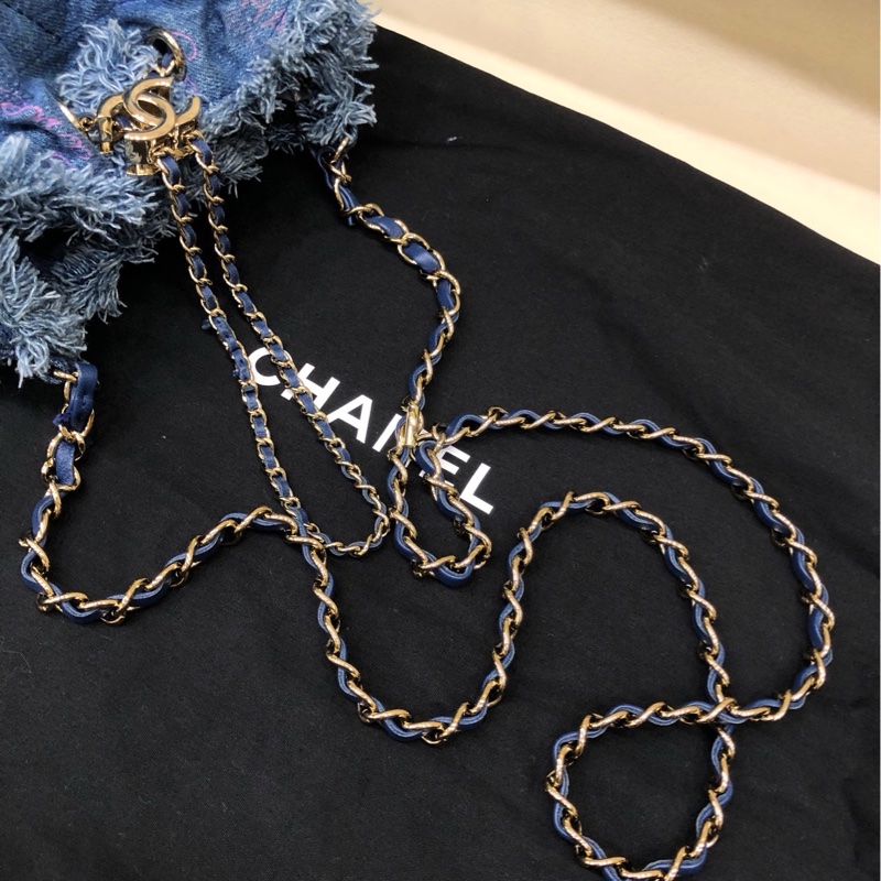 Chanel香奈儿 浅蓝色牛仔丹宁涂鸦水桶包 芯片款-11