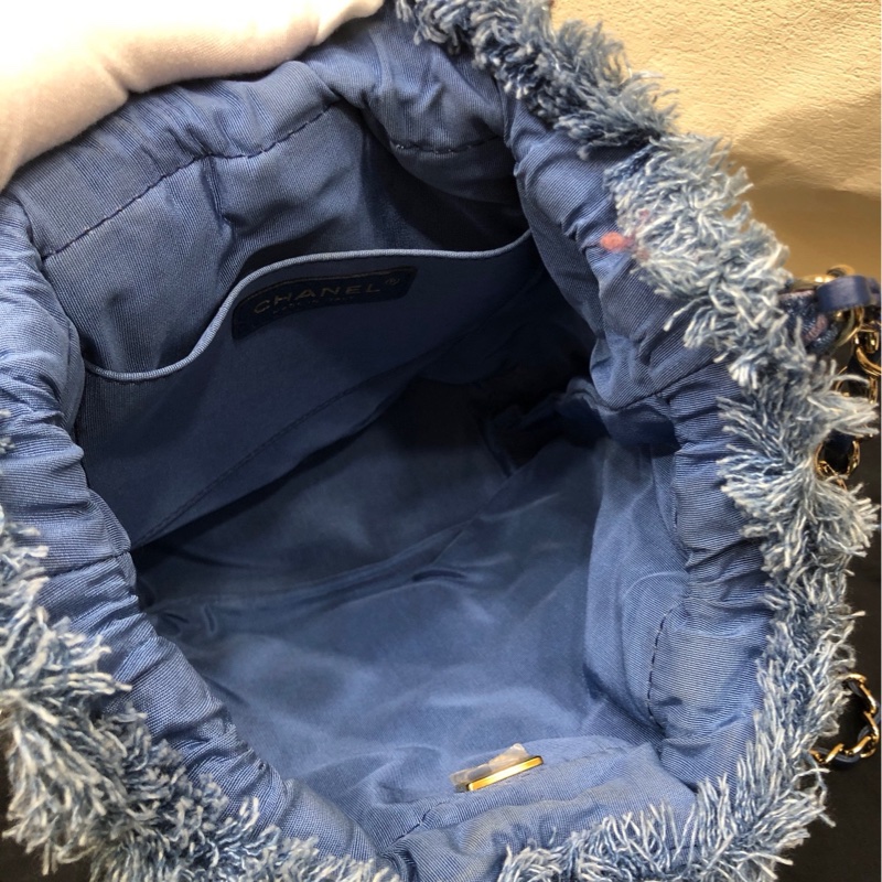 Chanel香奈儿 浅蓝色牛仔丹宁涂鸦水桶包 芯片款-14