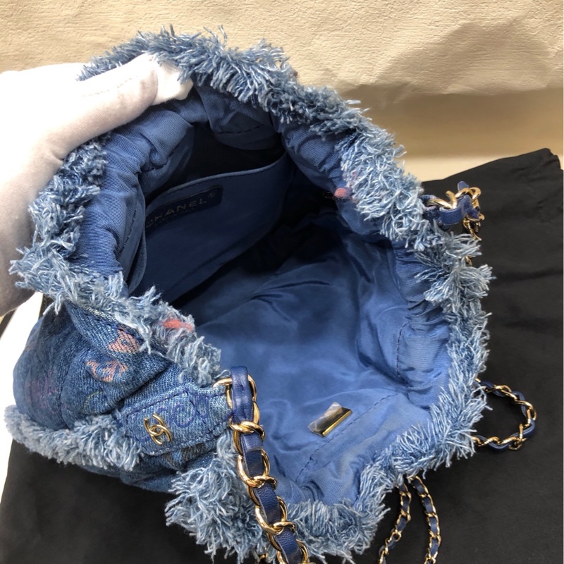 Chanel香奈儿 浅蓝色牛仔丹宁涂鸦水桶包 芯片款-15