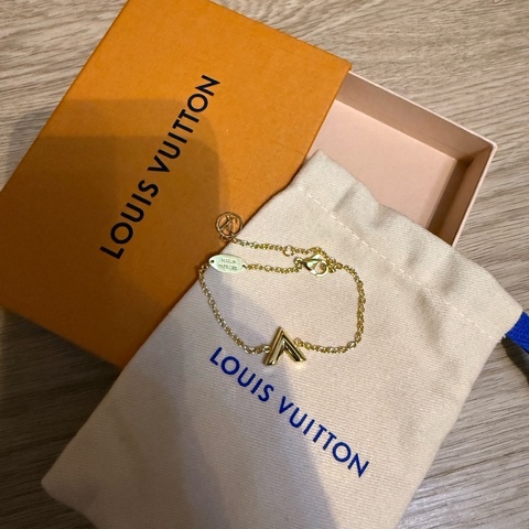 LV招牌V字手鍊