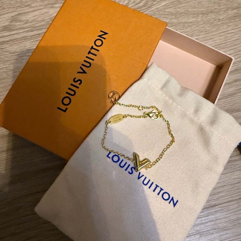 LV招牌V字手鍊-1