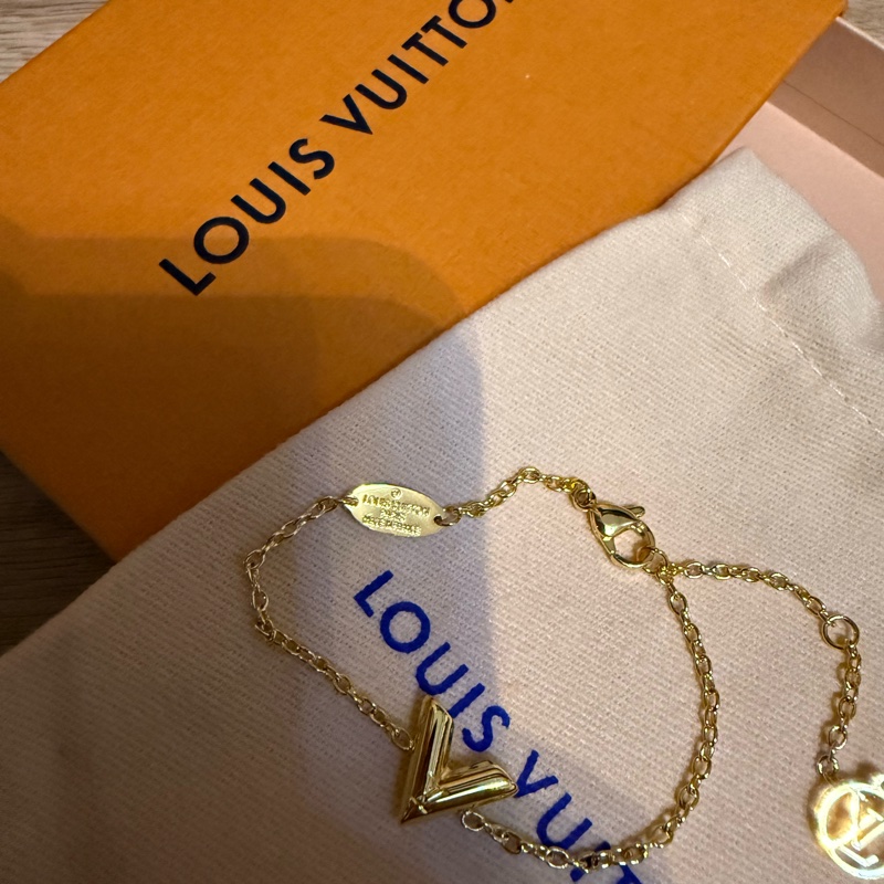 LV招牌V字手鍊-3