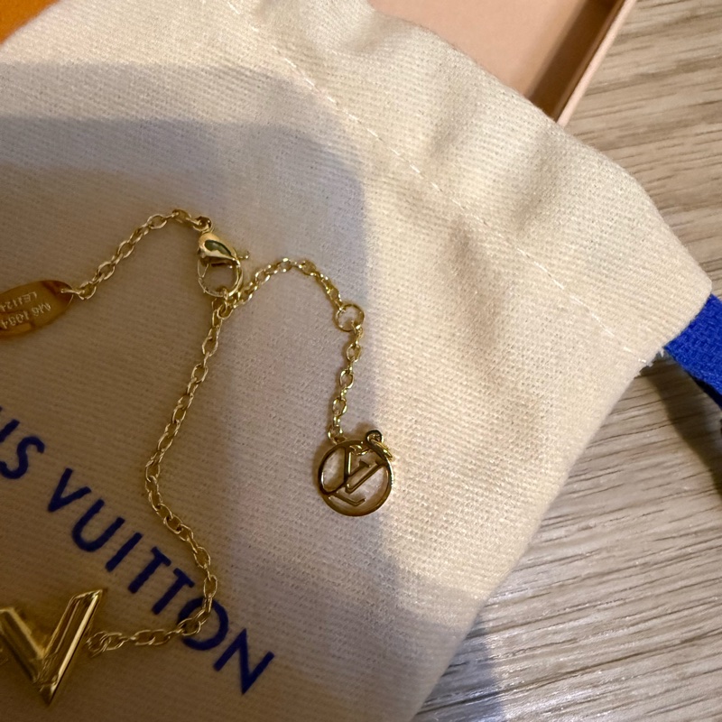 LV招牌V字手鍊-5