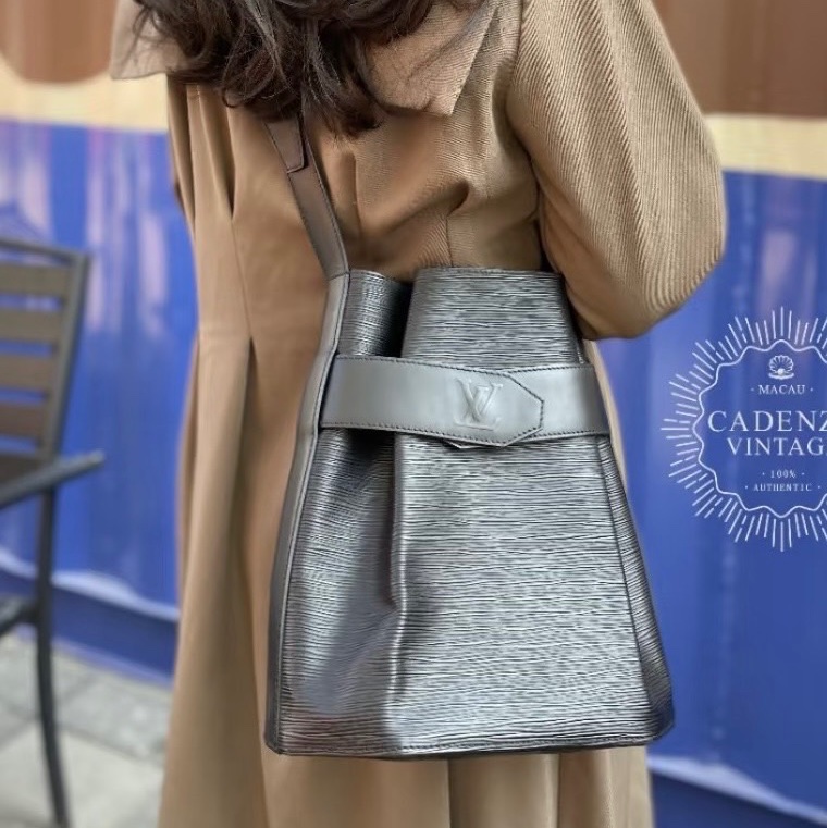 LV 水波紋八角水桶包-0