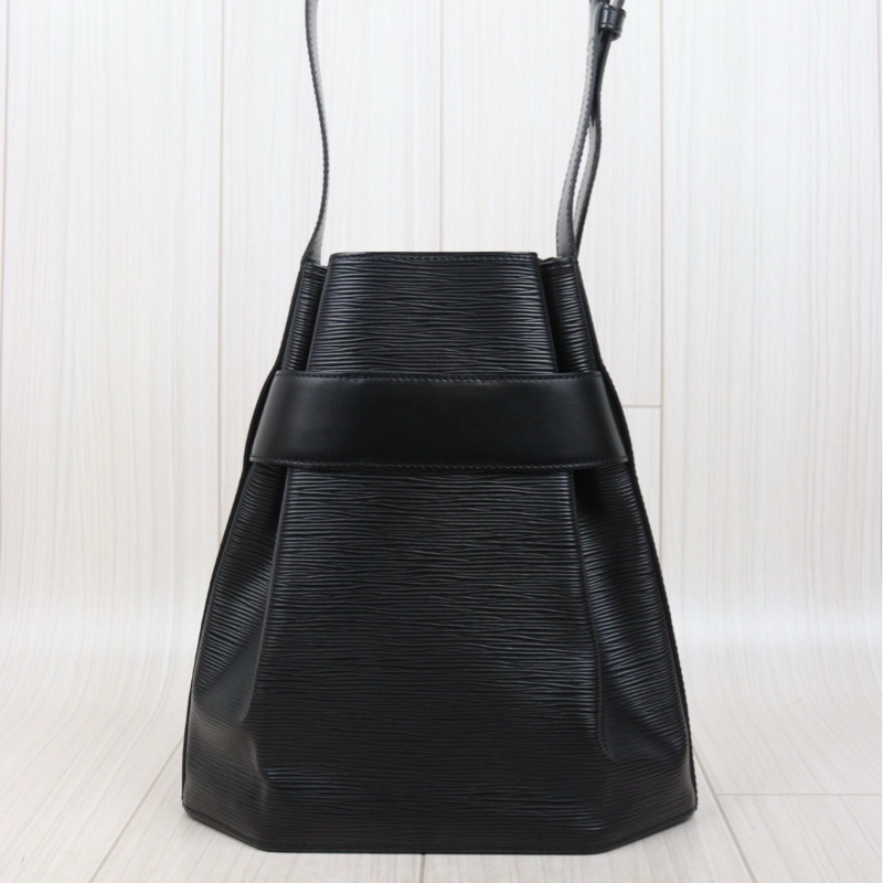 LV 水波紋八角水桶包-2