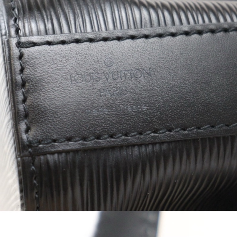 LV 水波紋八角水桶包-11