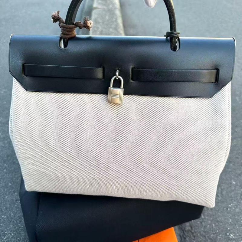 Hermes Herbag 31 肩背包（附黑白兩色替換袋）-5