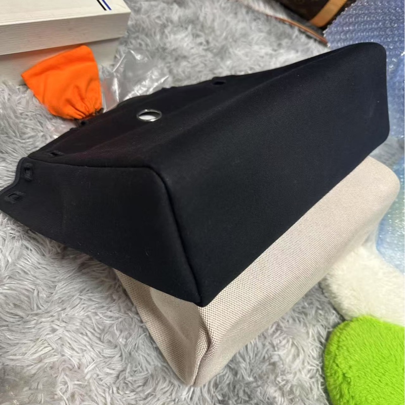 Hermes Herbag 31 肩背包（附黑白兩色替換袋）-12