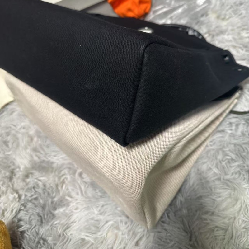 Hermes Herbag 31 肩背包（附黑白兩色替換袋）-13