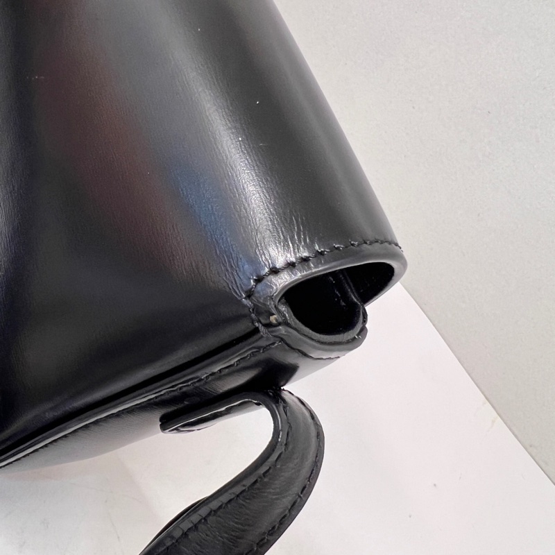 Celine Triomphe凱旋門黑金皮肩帶 肩背包-6