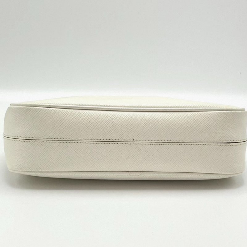 PRADA 白色十字紋牛皮肩背腋下包 22*18*6.5 99新配件塵袋-4