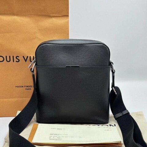 LV 黑色男款肩背斜背包 21*23*6 98新配件塵袋購證