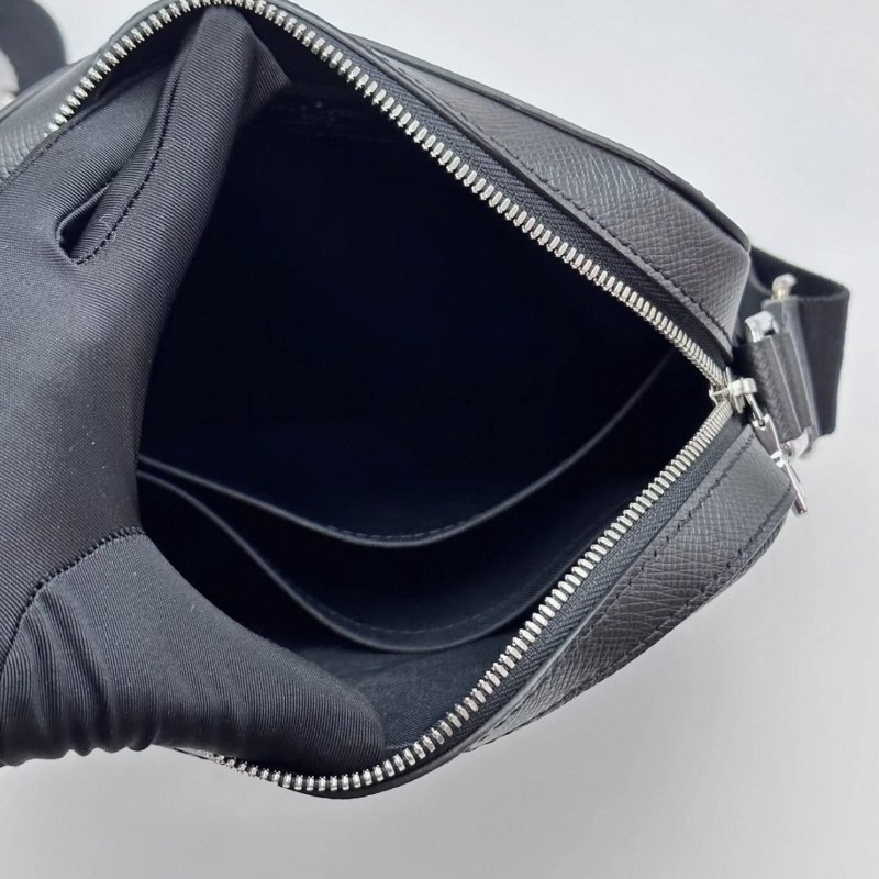 LV 黑色男款肩背斜背包 21*23*6 98新配件塵袋購證-4