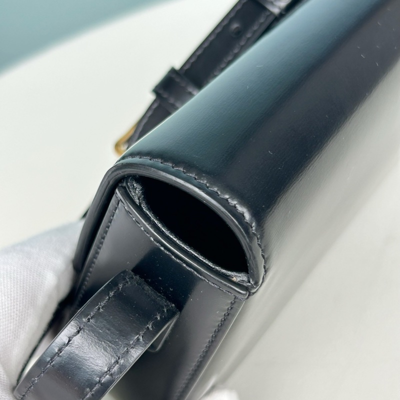 Celine Triomphe 凱旋門黑金 肩背包-7