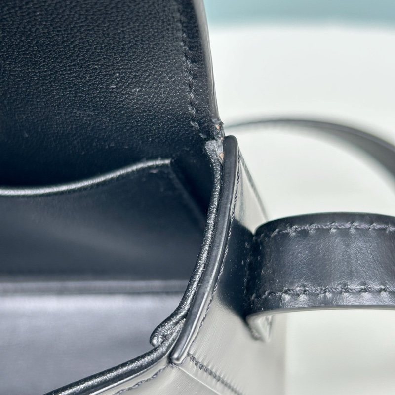 Celine Triomphe 凱旋門黑金 肩背包-11