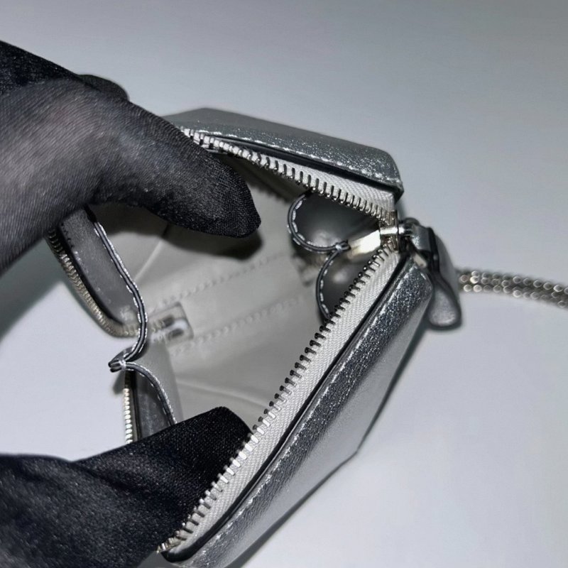 VALENTINO 銀色mini鉚釘肩背包 8*8*7 99新配件盒子塵袋-5