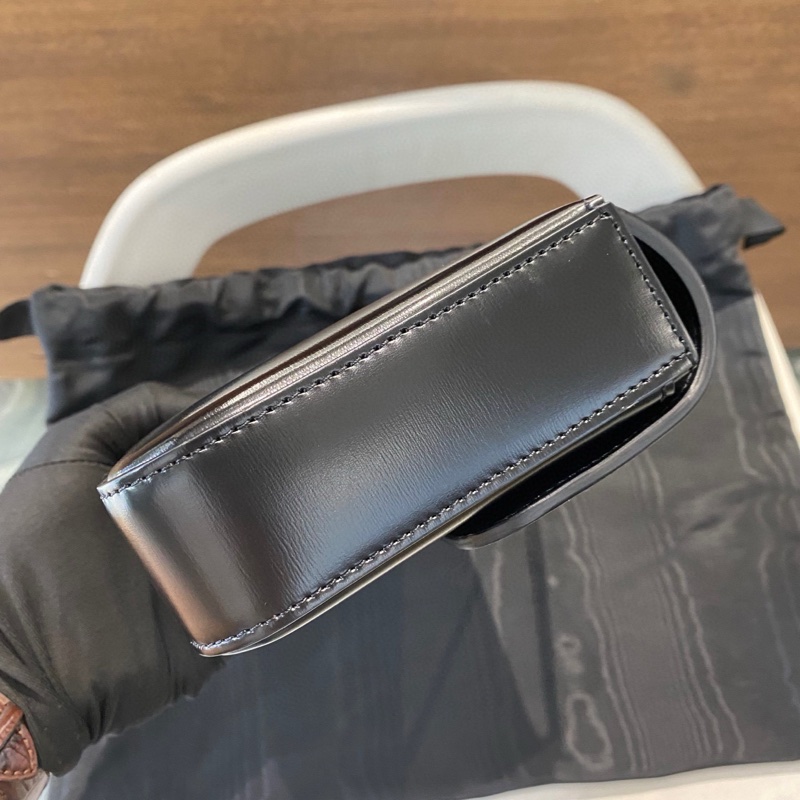 CELINE Triomphe 凱旋門黑金長款牛皮 鏈條包 肩背包-5