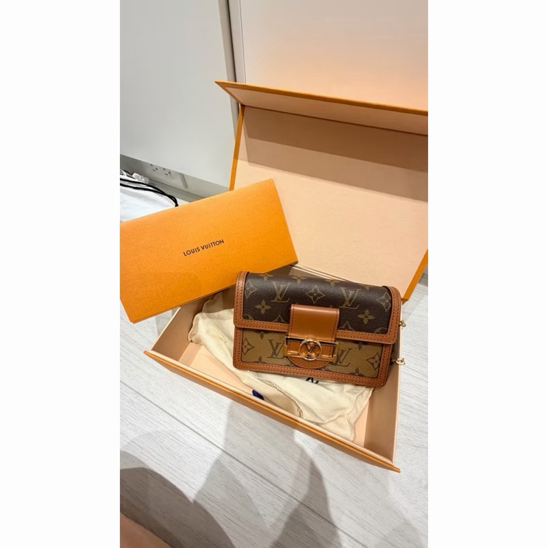 LV MINI DAUPHINE WOC 達芙妮原花雙色金釦鍊帶斜背包-2