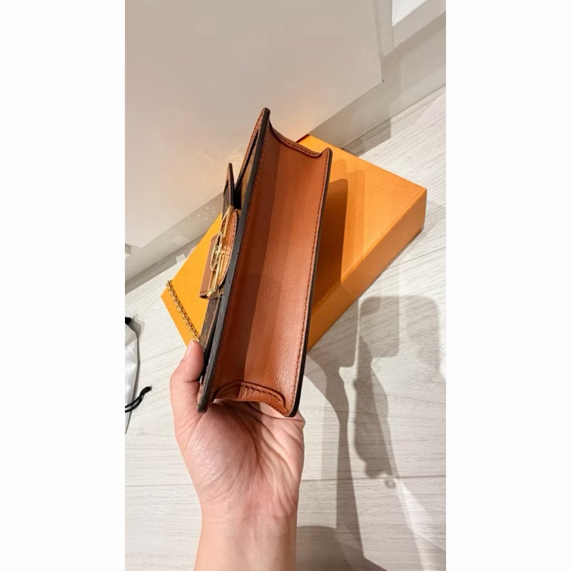 LV MINI DAUPHINE WOC 達芙妮原花雙色金釦鍊帶斜背包-3