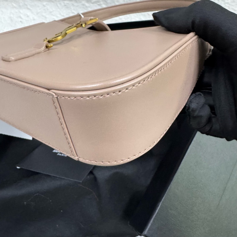 未使用YSL 腋下Hobo 奶茶粉小號單肩搭配一年四季-3