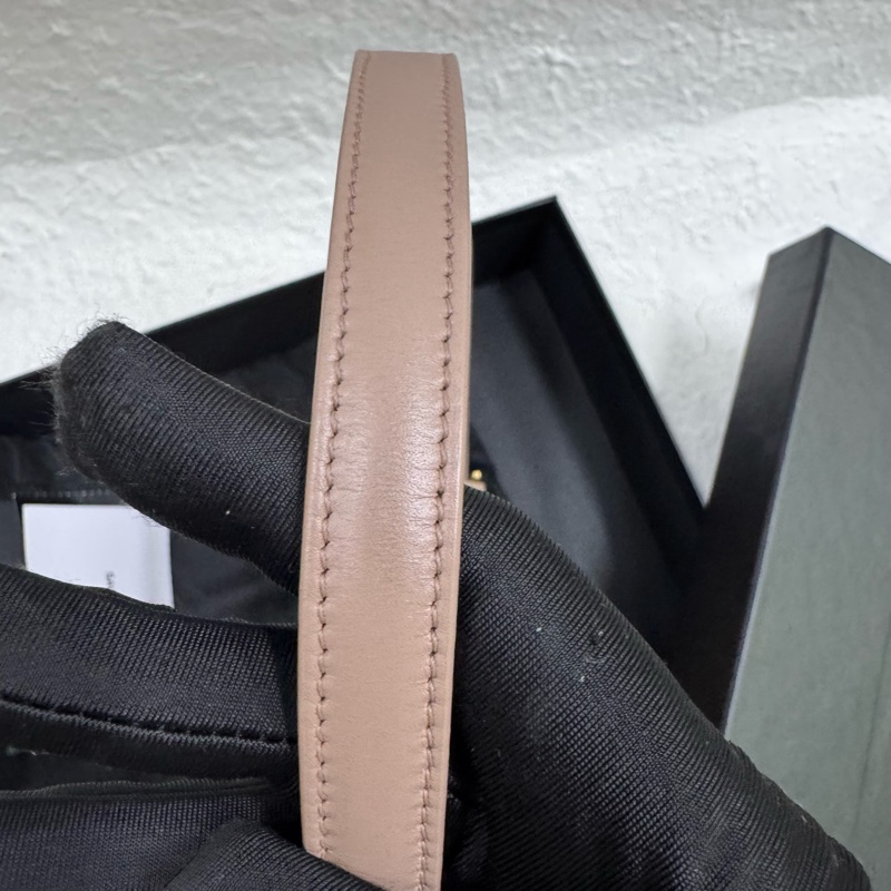 未使用YSL 腋下Hobo 奶茶粉小號單肩搭配一年四季-8