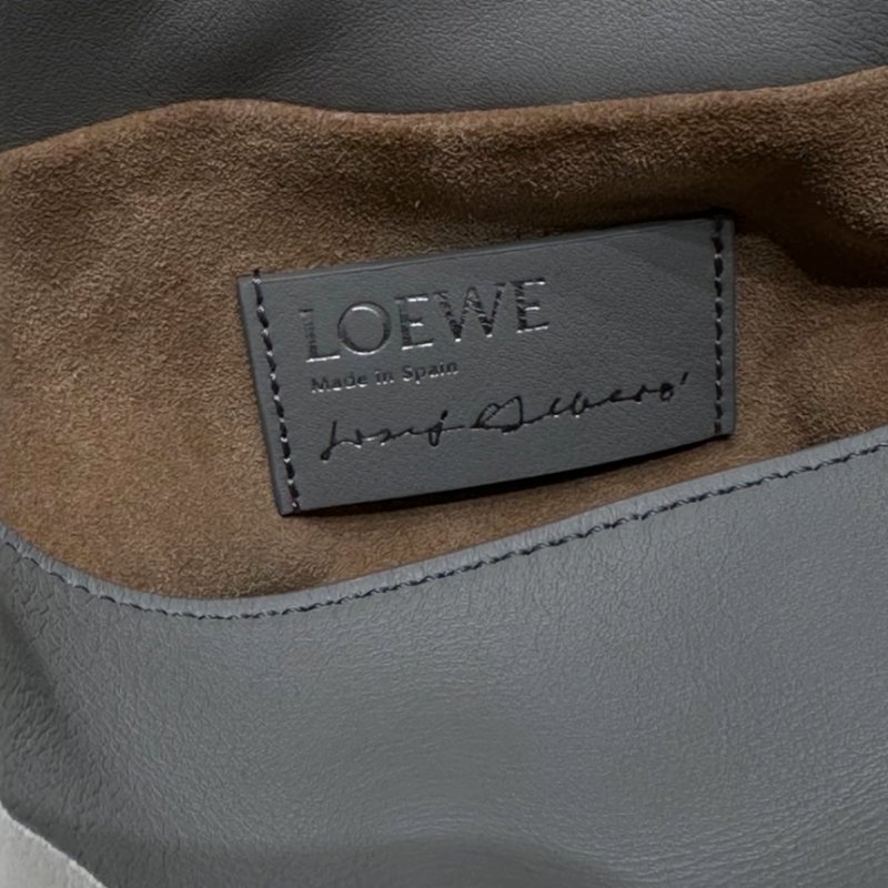 🎊佳節特賣🎁Loewe 中款限量藝術 x Albers 聯名系列 Flamenco 包 Grey/Light Ghost-5
