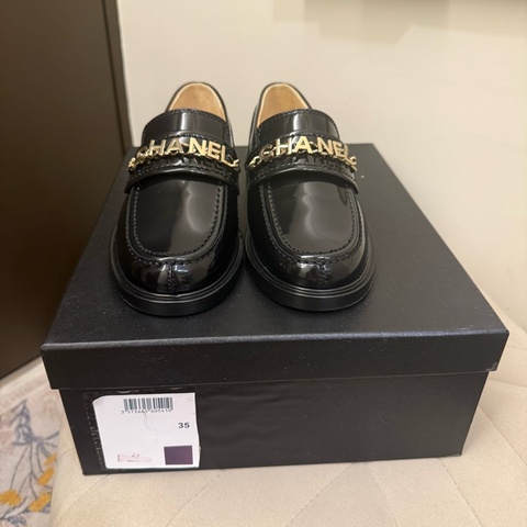 Chanel字母樂福鞋 全新台灣專櫃購入 尺寸35(35.5也可穿)