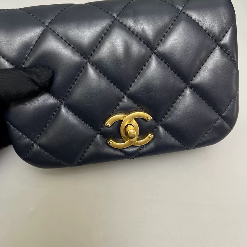 Chanel香奈兒 深藍色牛皮菱格金扣豆腐包-2