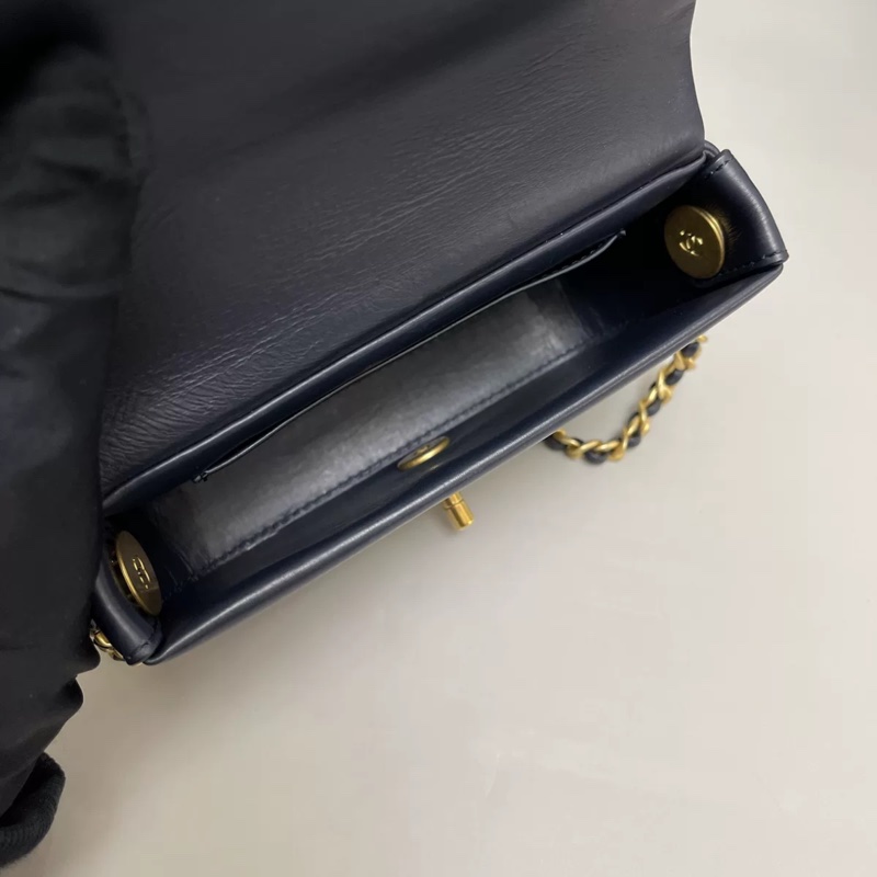 Chanel香奈兒 深藍色牛皮菱格金扣豆腐包-5