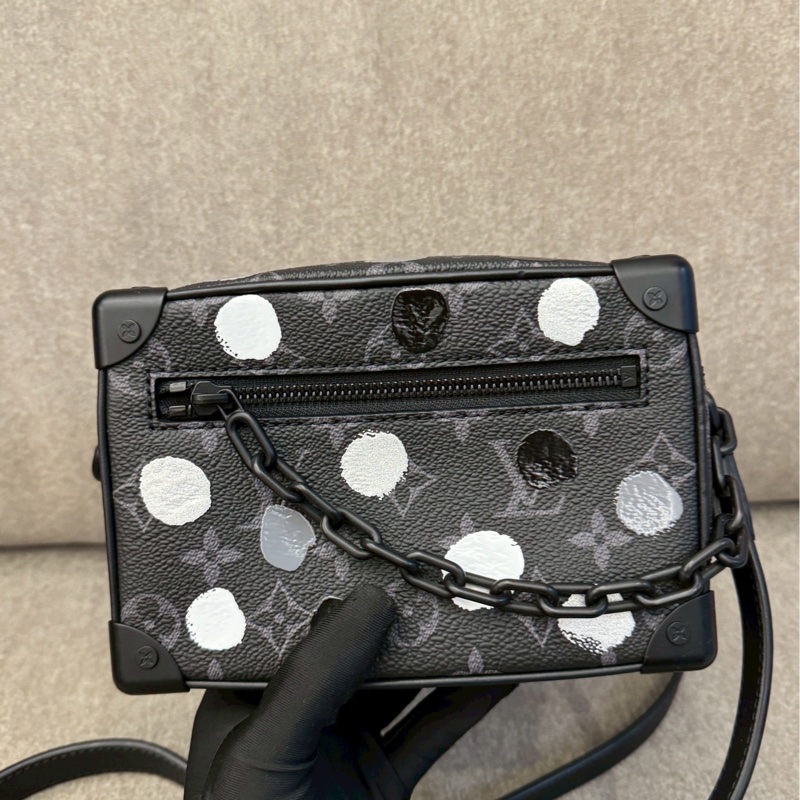 LV草間彌生soft trunk-1