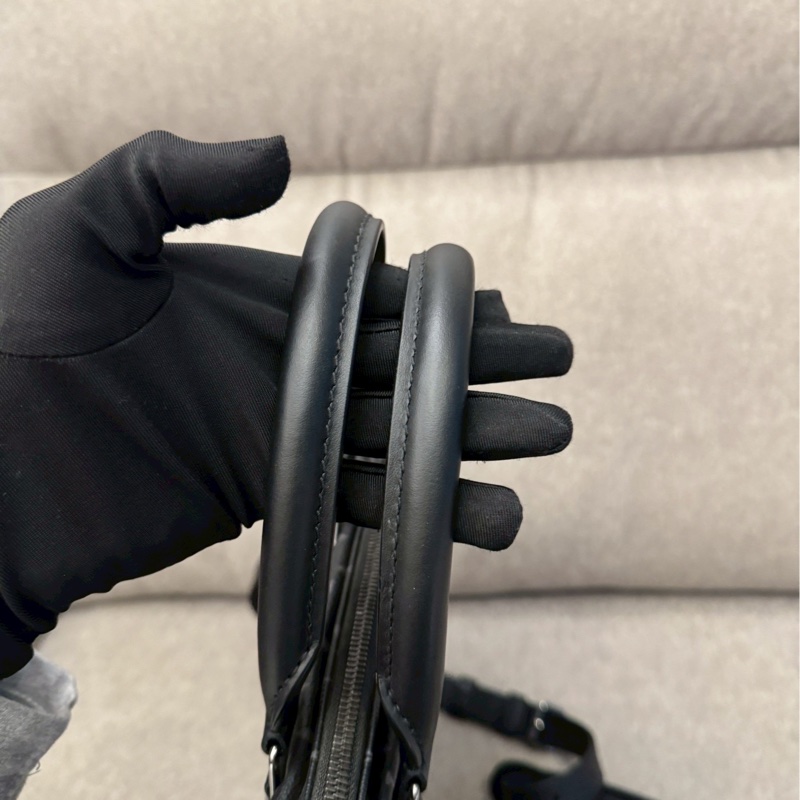 LV黑老花公事包-8