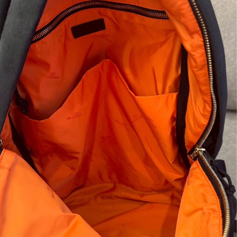 巴黎世家做舊做髒後背包-1