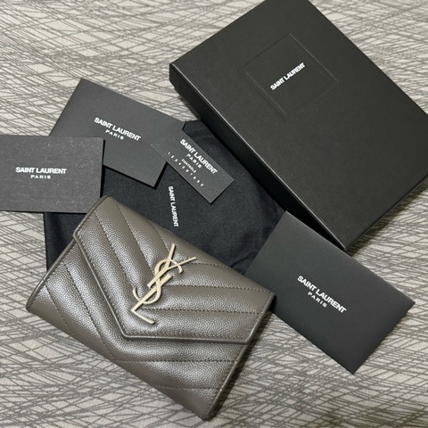 少見YSL深灰色銀扣中夾🩶配件齊S聖羅蘭卡夾零錢包/YSL短夾/YSL錢包/灰銀錢包/大象灰中夾/YSL中夾/深灰色荔枝皮中夾