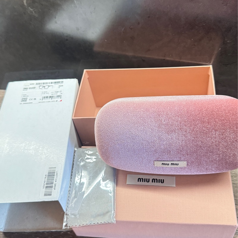 賠售近全新MIU MIU 粗黑框平光眼鏡-11