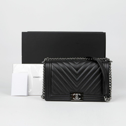 CHANEL 魚子醬紋男童大單肩斜背包 A92193