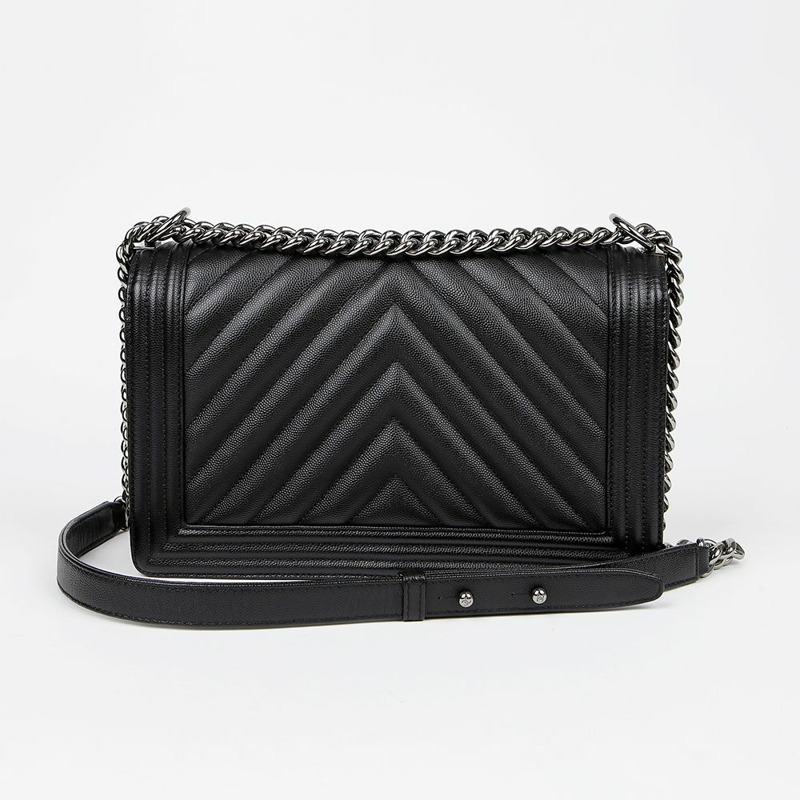 CHANEL 魚子醬紋男童大單肩斜背包 A92193-3