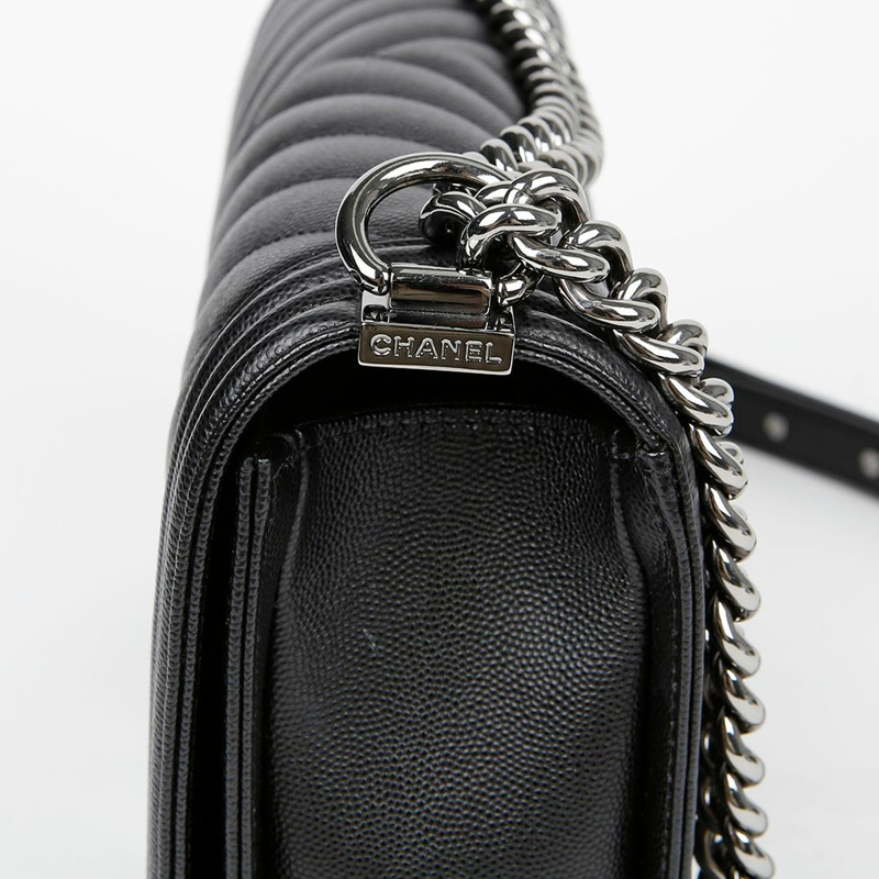 CHANEL 魚子醬紋男童大單肩斜背包 A92193-5