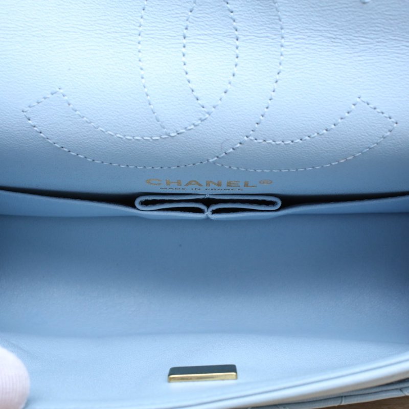 CHANEL 2.55口蓋包小號24藍色牛皮晶片開金扣肩背包-4