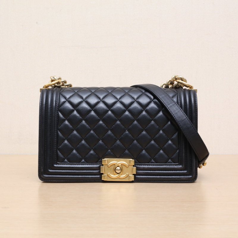 CHANEL Leboy中號25黑色羊皮22開金扣菱格紋肩背包-1