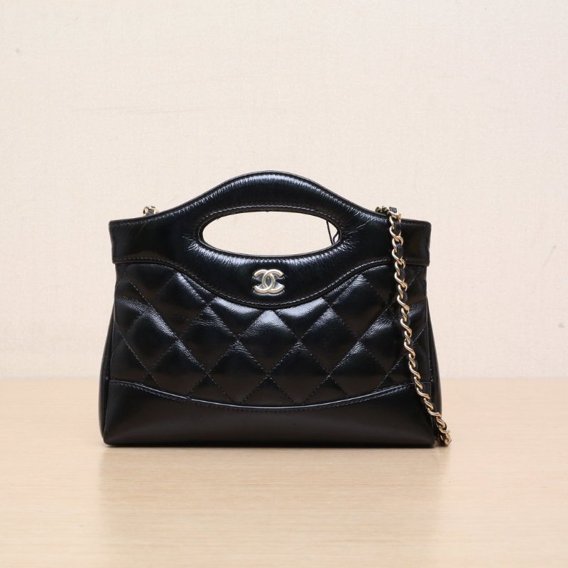 CHANEL 31BagNano橫版20.5黑色羊皮鐳射標淺金扣肩背包-1