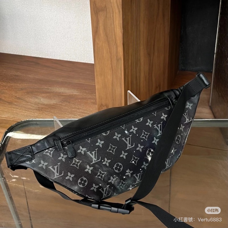Louis Vuitton • 限量Galaxy Discovery星空系列腰包 胸包-1