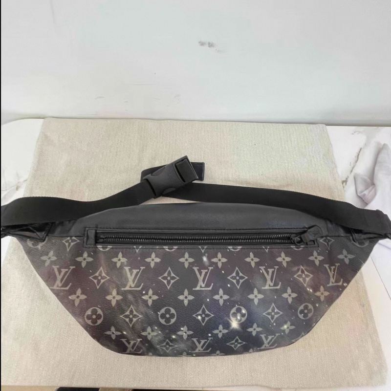 Louis Vuitton • 限量Galaxy Discovery星空系列腰包 胸包-3