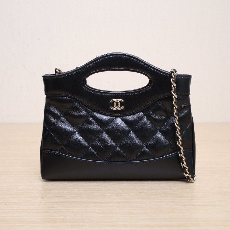 CHANEL 31BagNano橫版20.5黑色羊皮鐳射標金扣肩背包-1